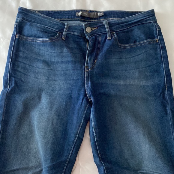 Deep blue Levi’s skinny leggings. - Picture 2 of 4